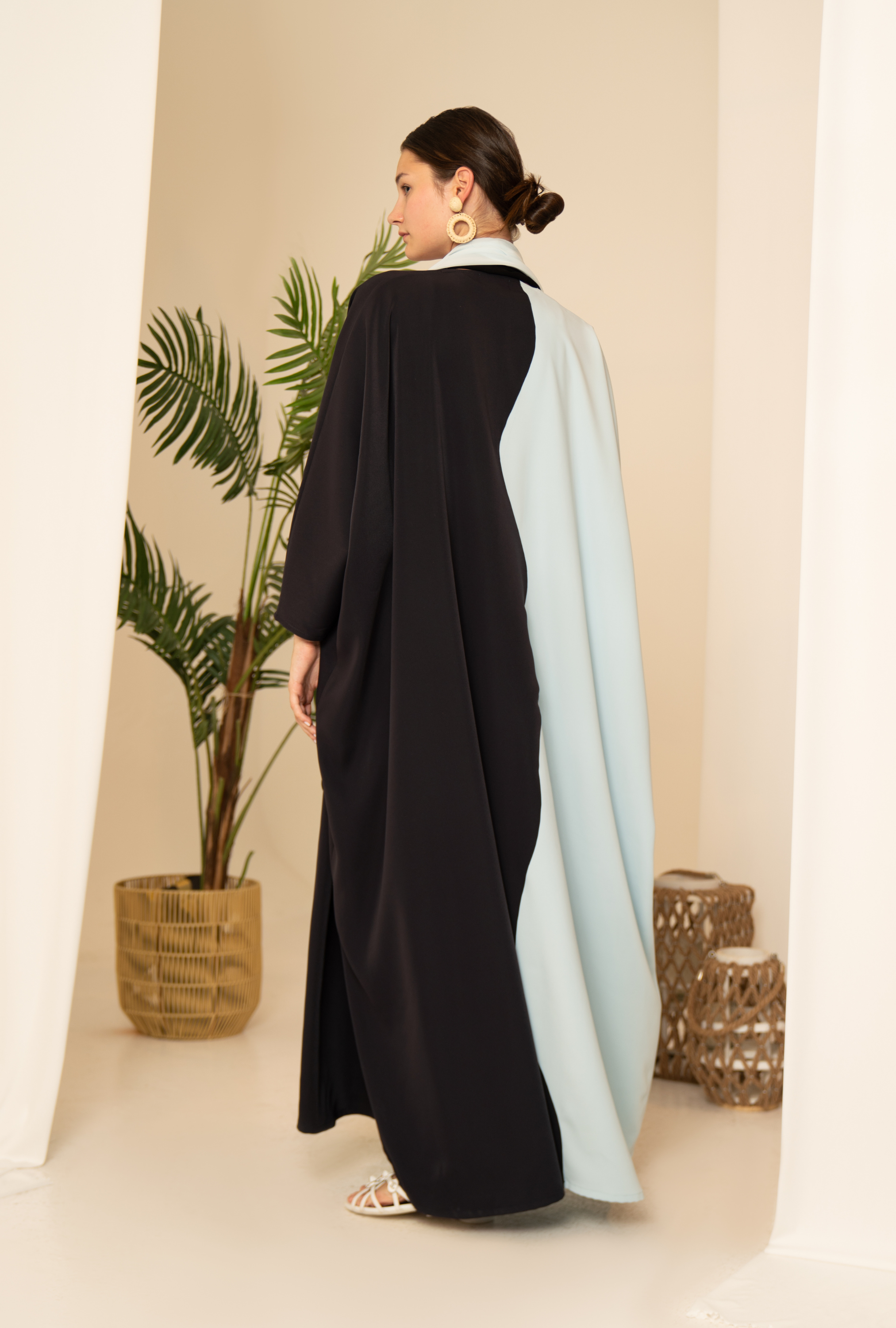 waves abaya